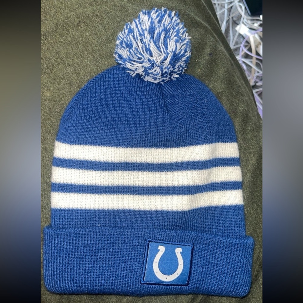 🎉 HOST PICK 🎉 Indianapolis Colts Winter Pom Pom Hat *ONLY WORN ONCE*